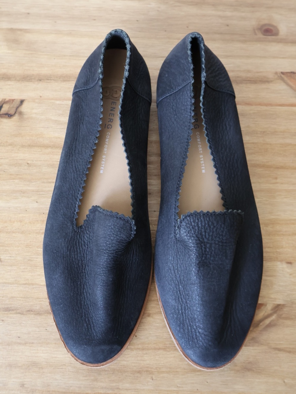 UGG Vista slip-on flats Women’s Nubuck Leather NWOT Australia Size 7 - Picture 2 of 4